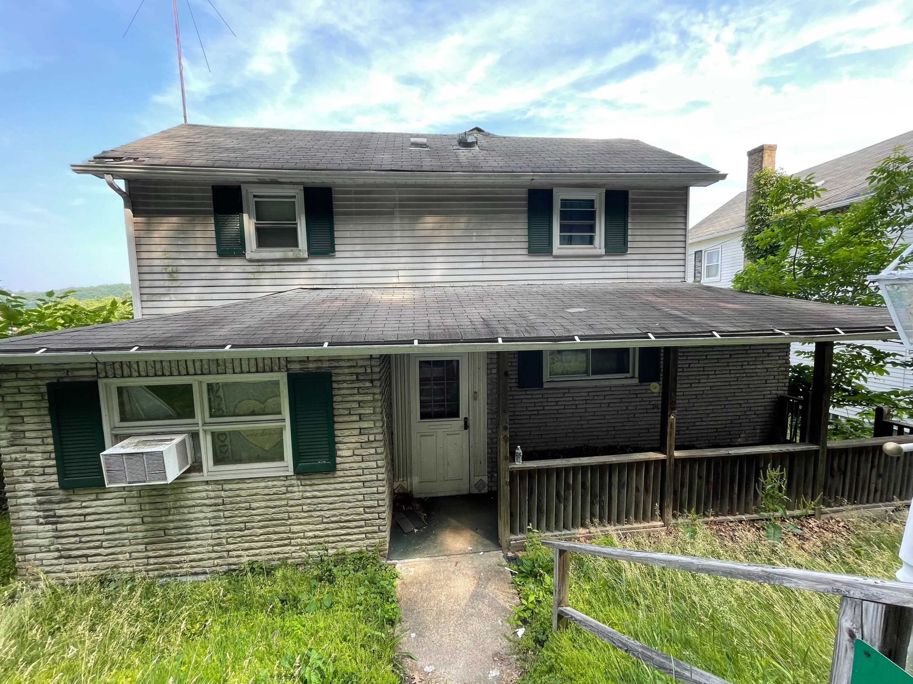 310 Chestnut St, Hyde Park, PA
