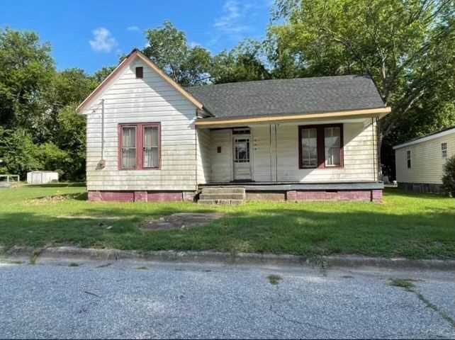 509 E St John St, Tarboro, NC