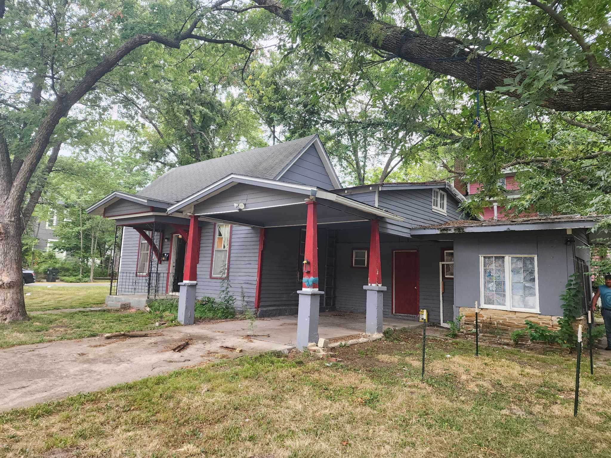 229 S Main St, Nevada, MO