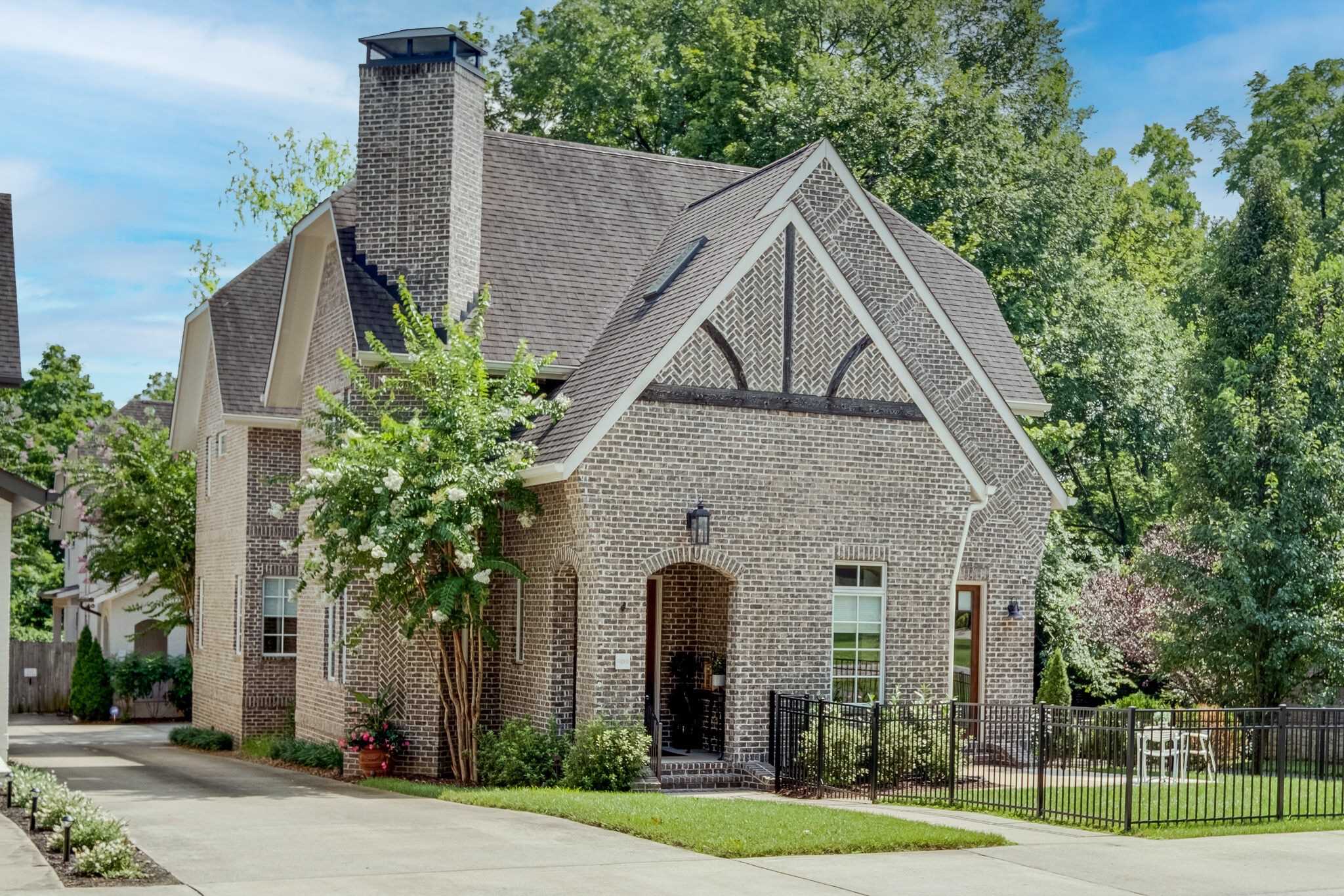 923D Gale Ln, Nashville, TN