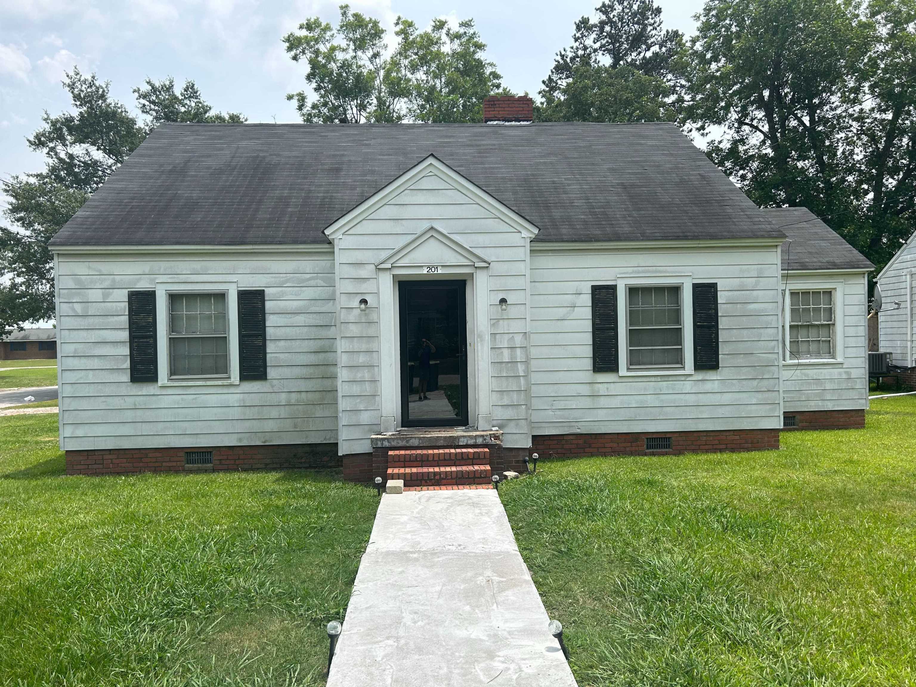 201 Blaine St, Pembroke, NC