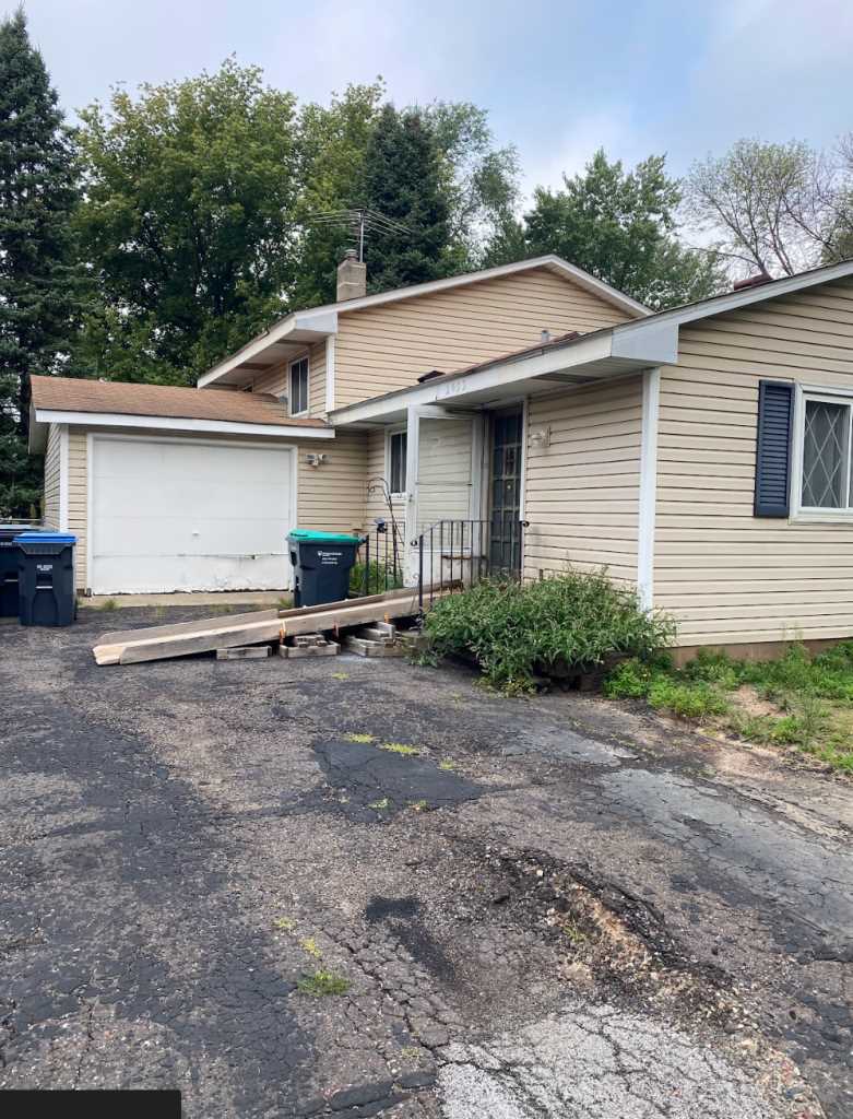 2053 3rd St N<br />North Saint Paul, MN
