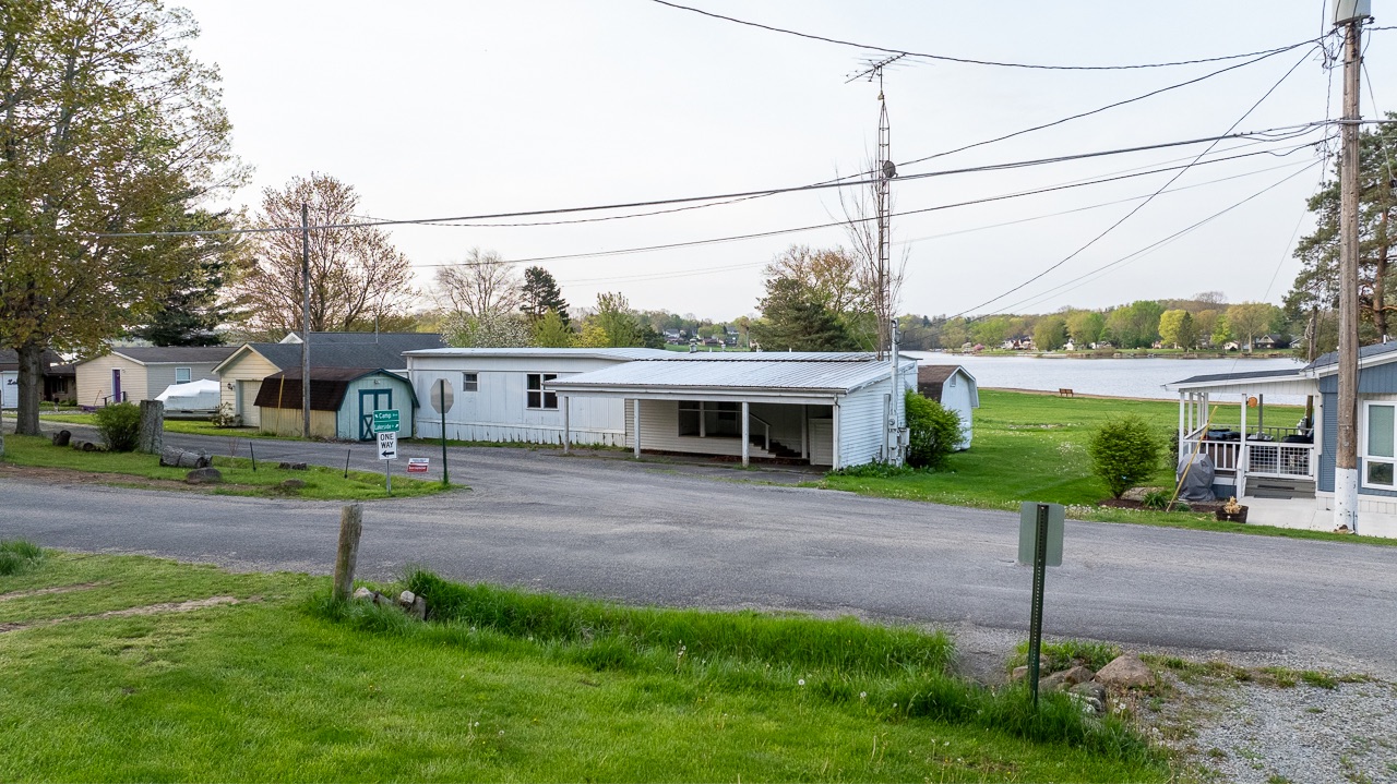 32821 Lakeside Dr, Hanoverton, OH
