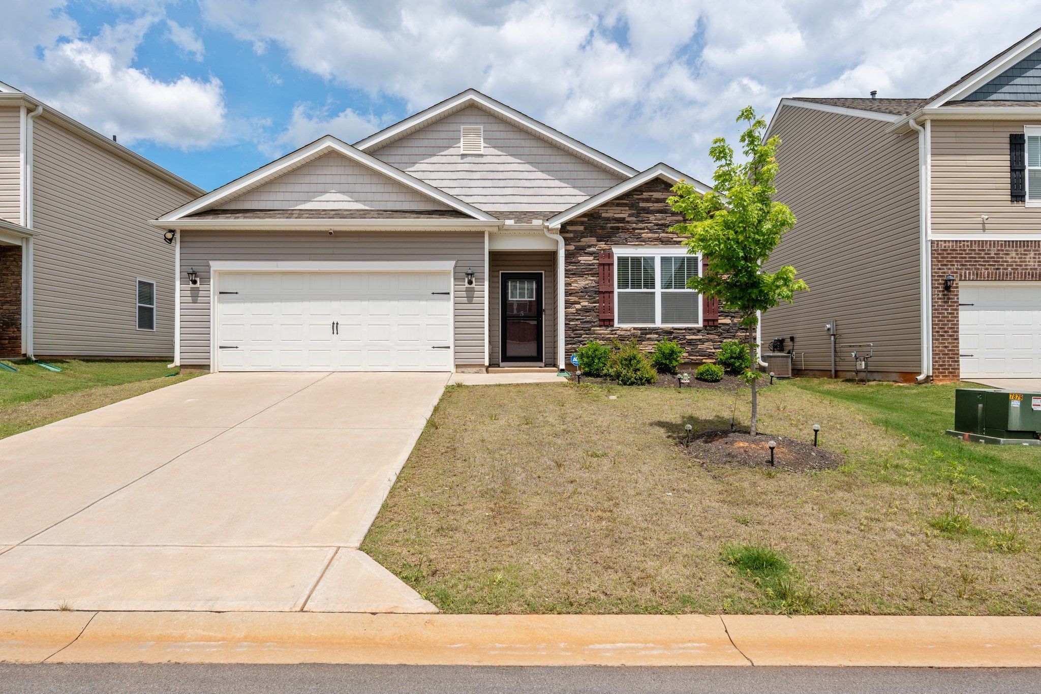 51 Oak Edge Ln, Greer, SC