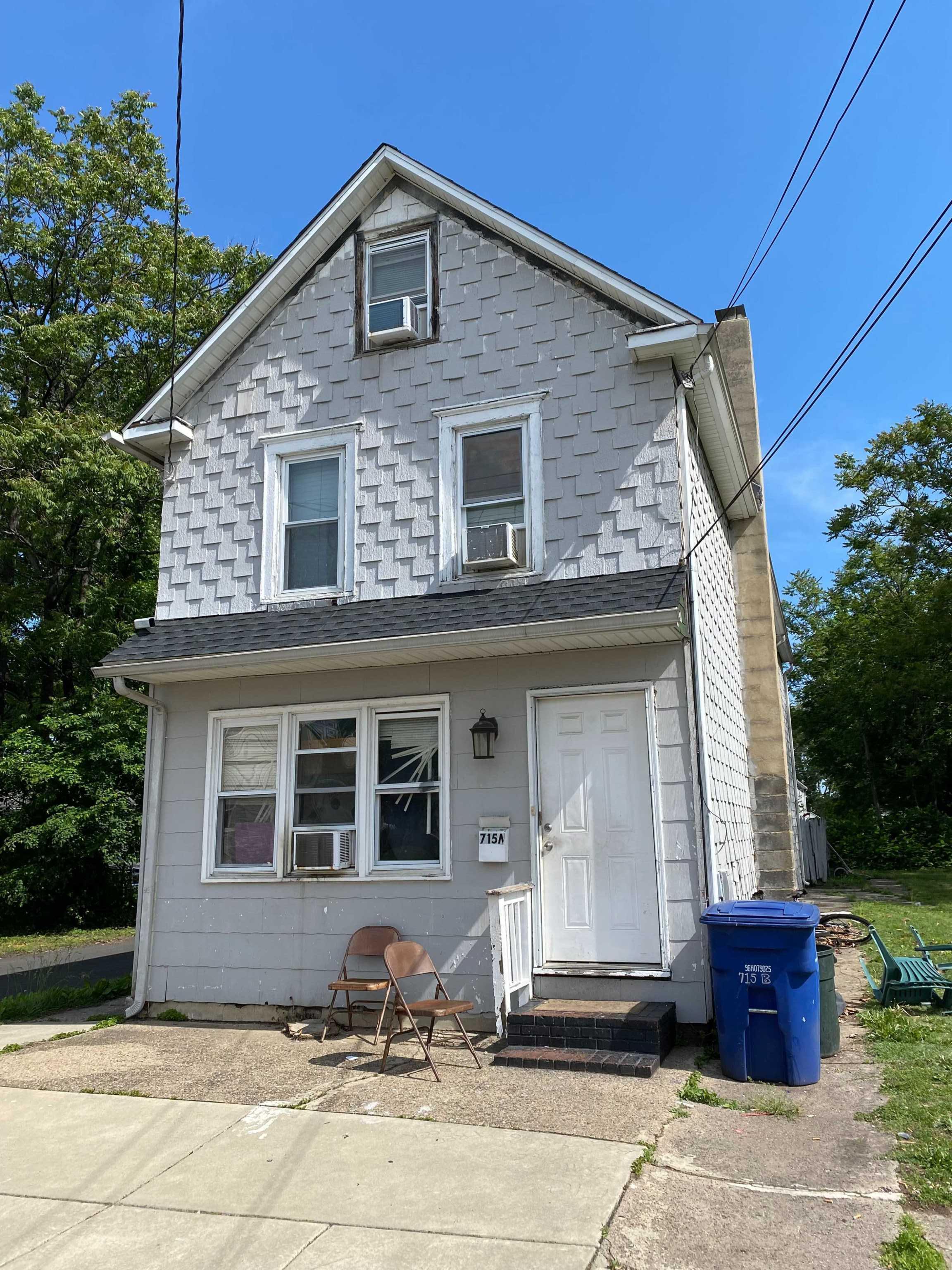 715 W 3rd St, Florence, NJ