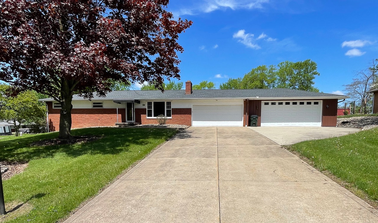 6391 Viking St NE, East Canton, OH