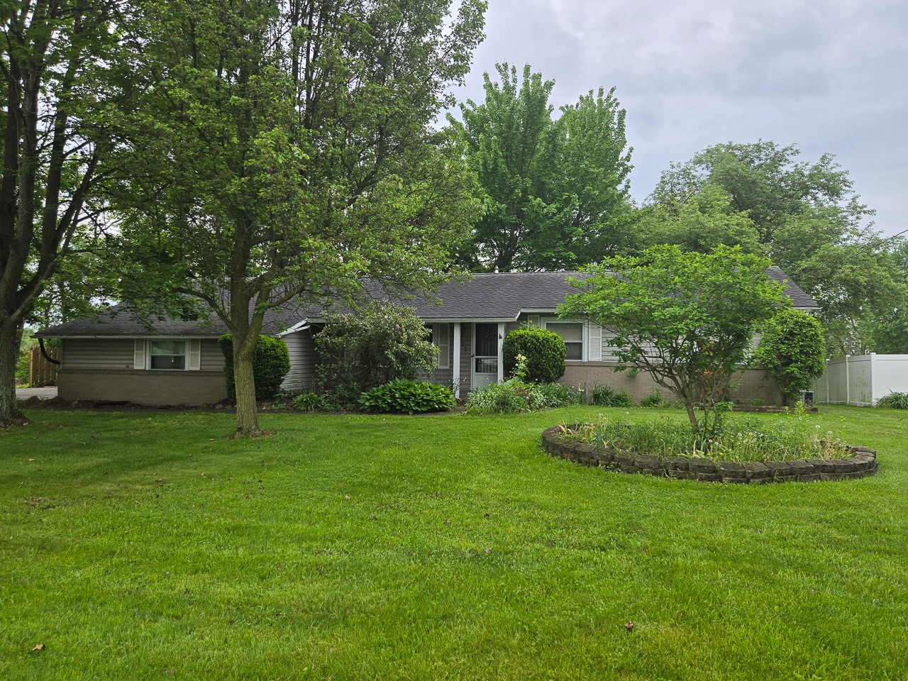 3212 Foxmoor St NE, Hartville, OH