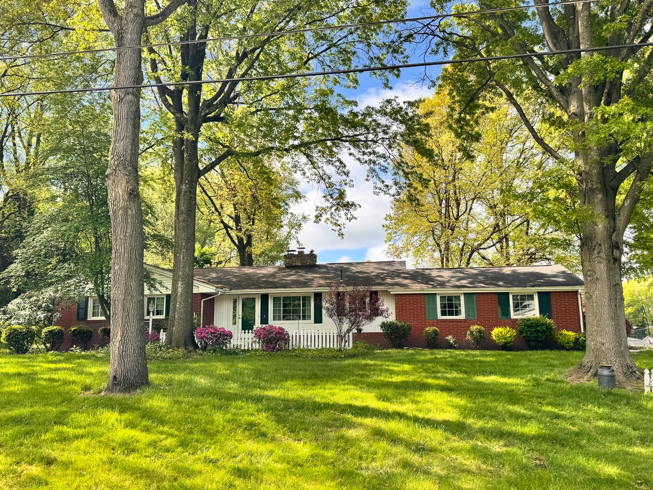 2001 Deerfield Ln NE, Massillon, OH