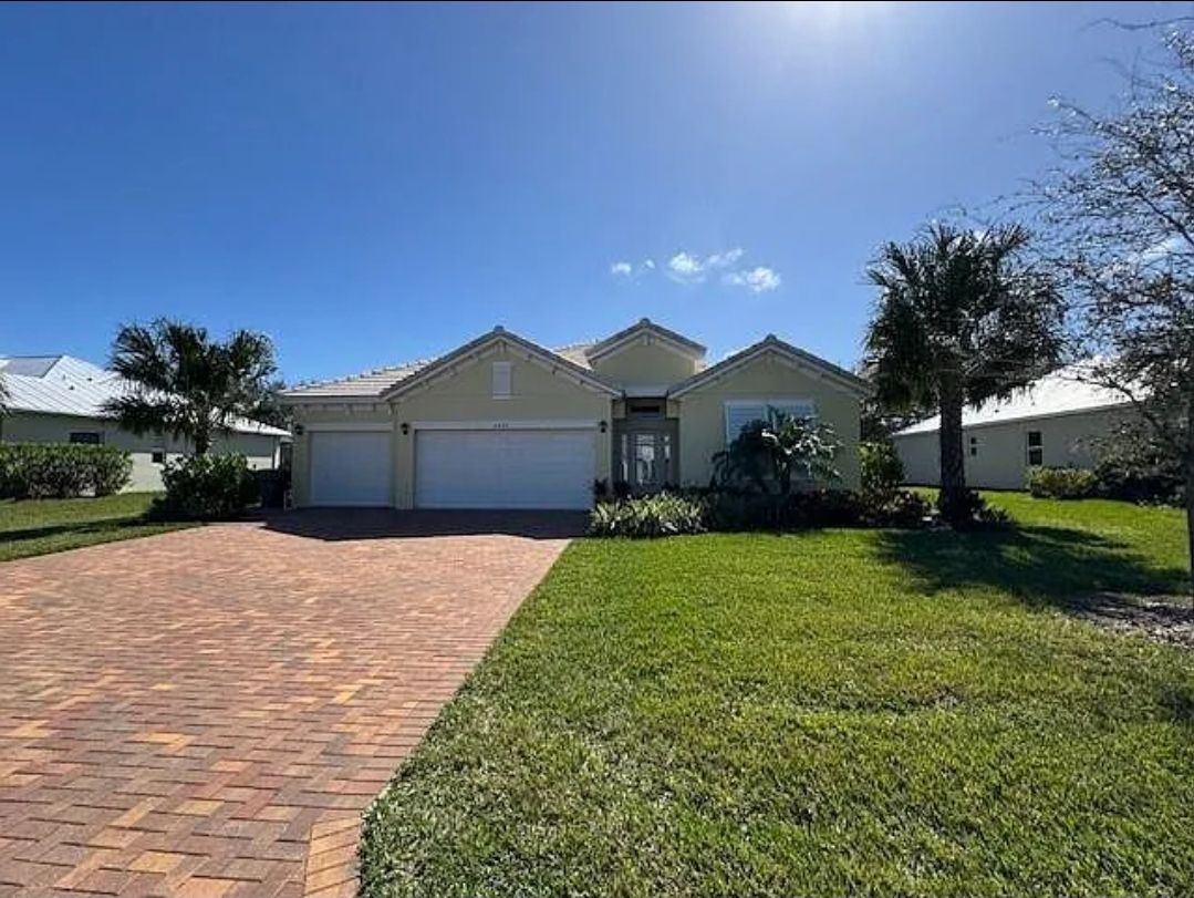2557 St Lucia Cir, Vero Beach, FL