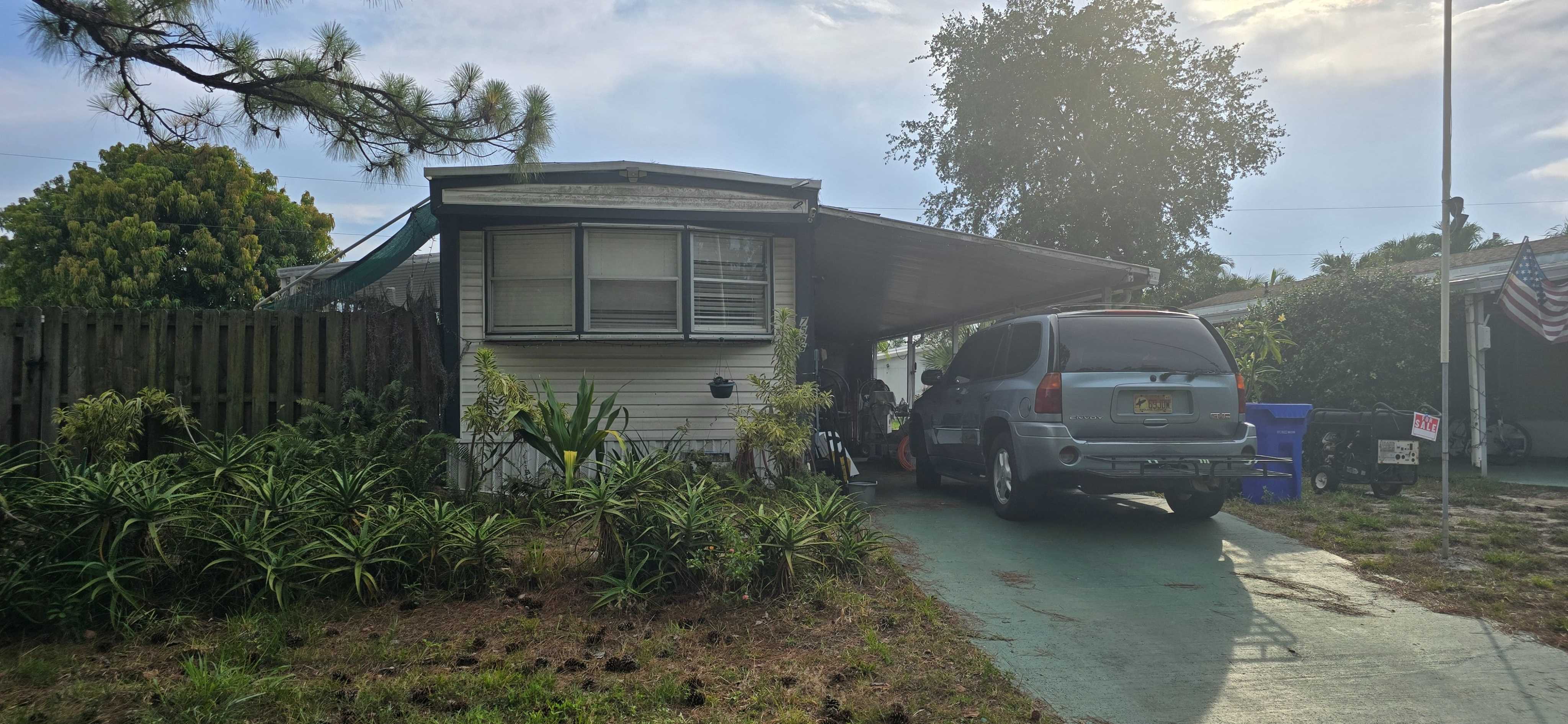 7566 SE Wren Ave, Hobe Sound, FL