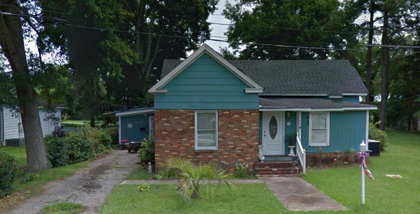 305 S Thompson St, Whiteville, NC