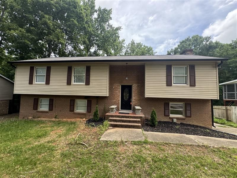 7414 Castlebar Rd, Charlotte, NC