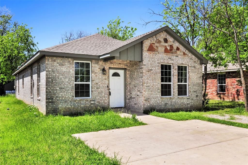 431 Sabine Ave, Cleburne, TX
