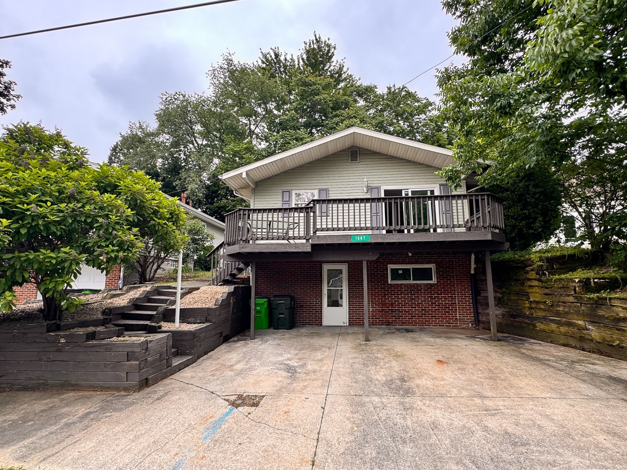 1587 Hilda St, Akron, OH