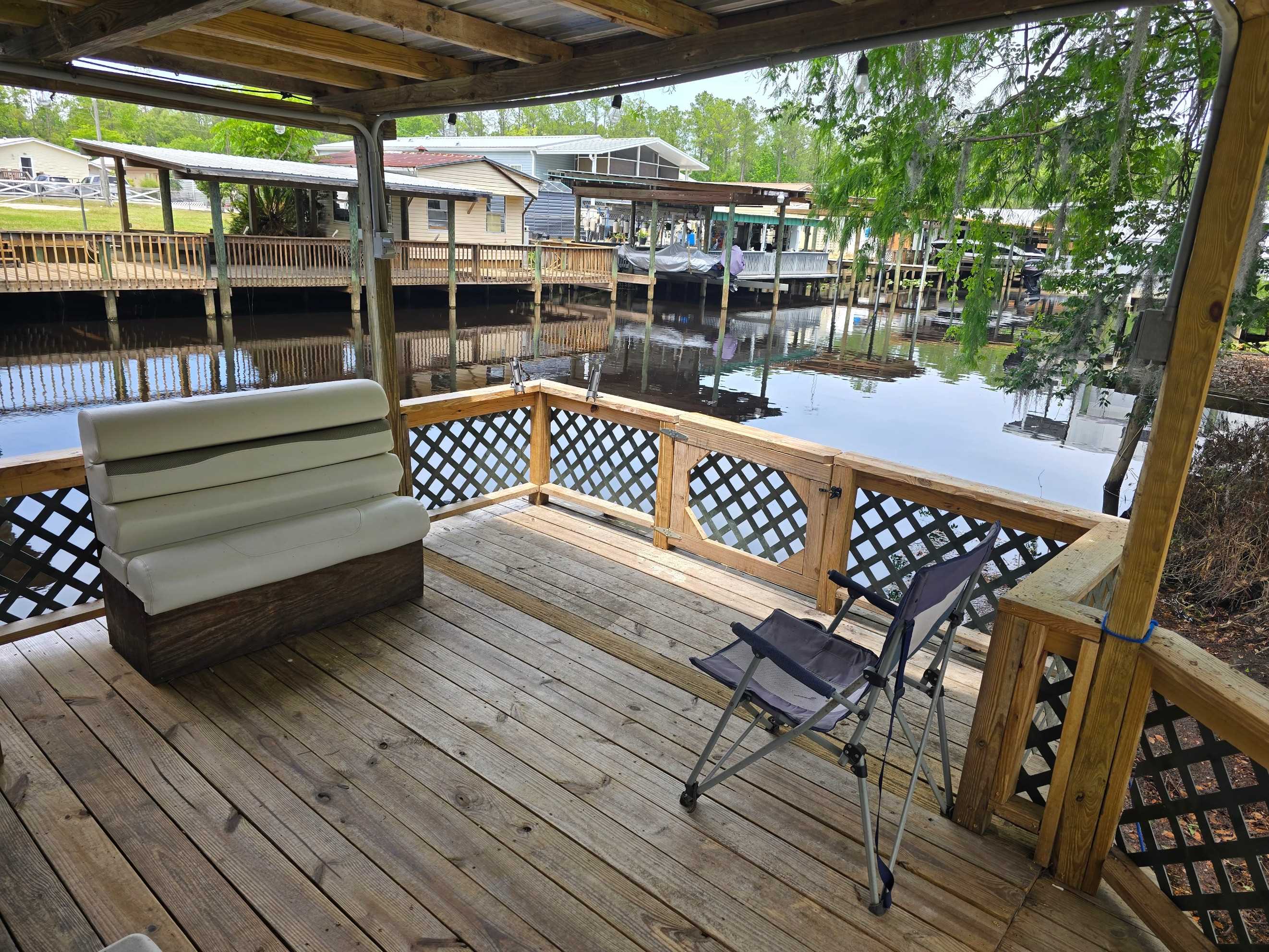 119 Walt Ln, Satsuma, FL