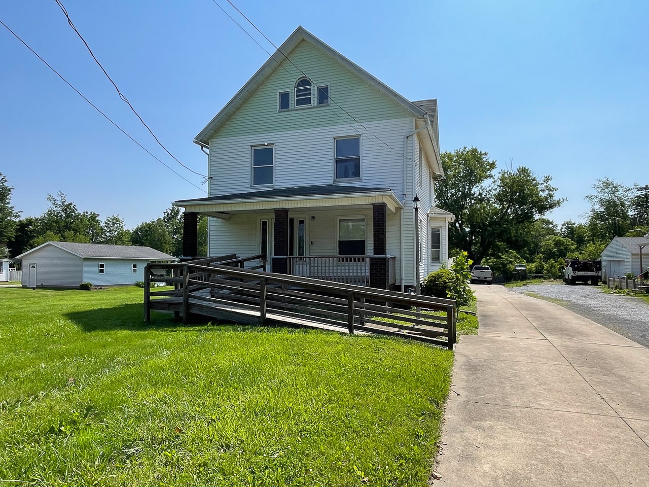 4034 Broadway Ave NE, Louisville, OH