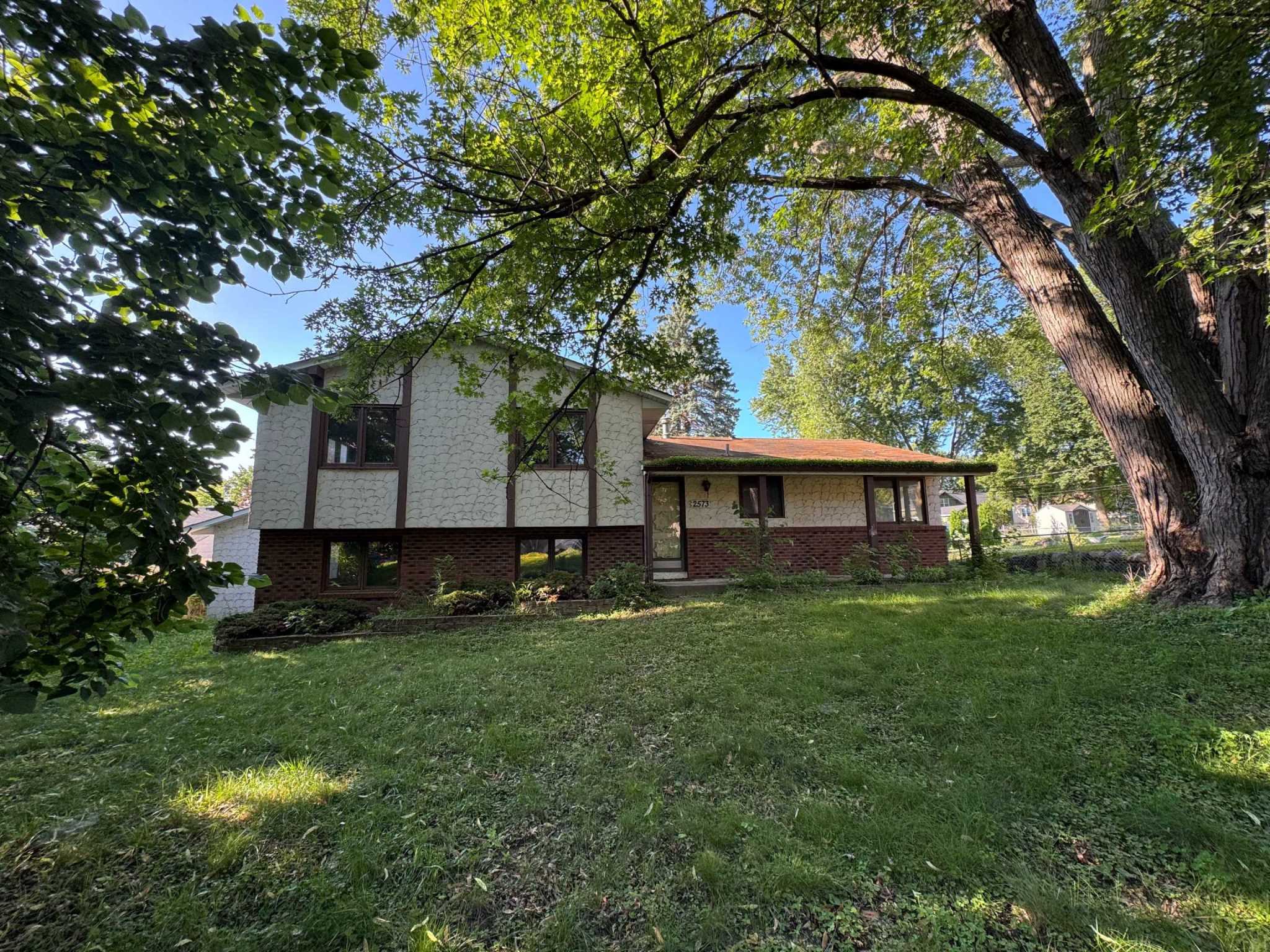 2573 South Avenue E, North Saint Paul, MN