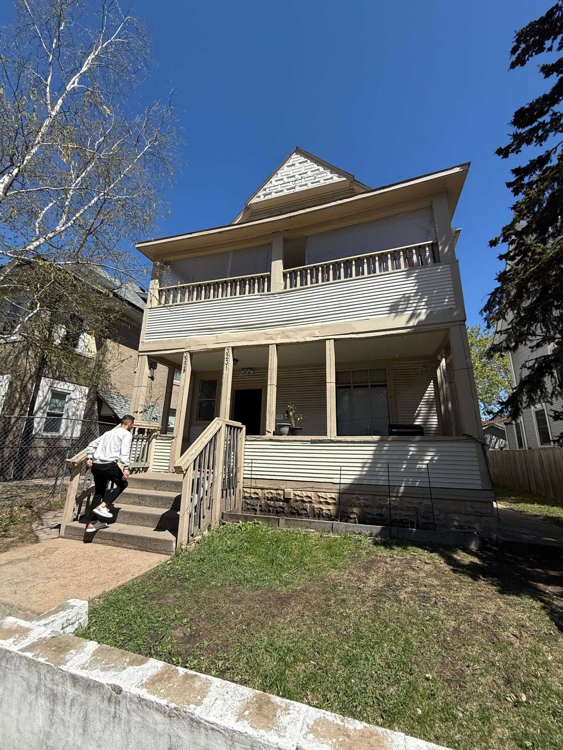 3229 Columbus Ave S, Minneapolis, MN