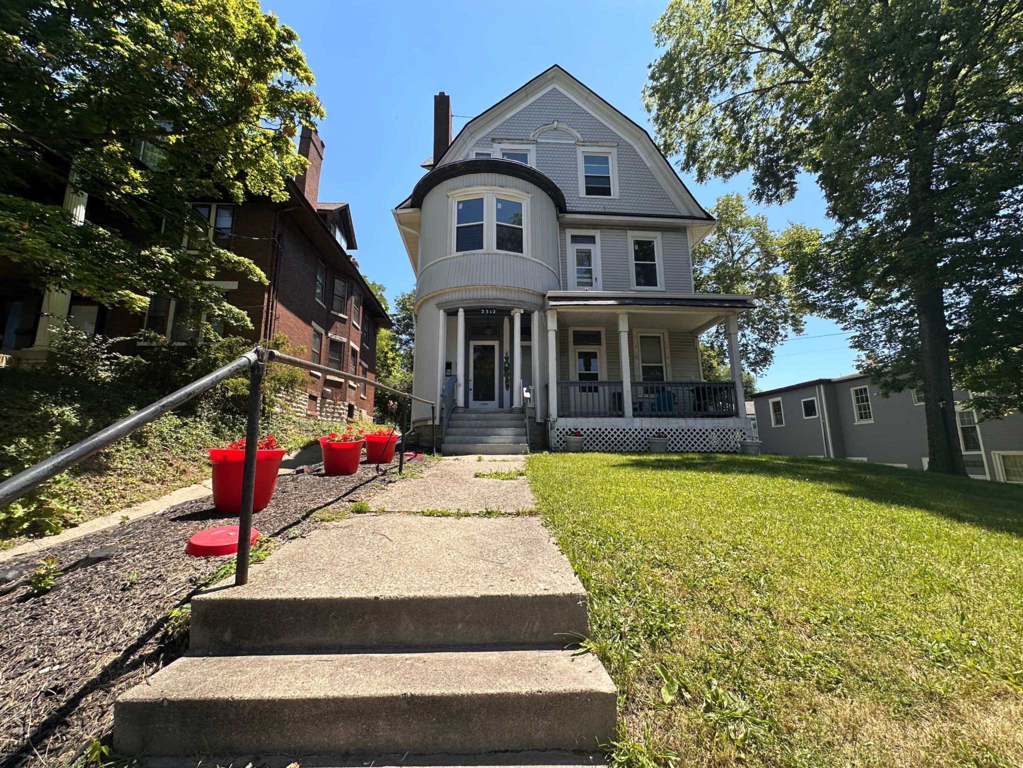 2312 Kemper Ln, Cincinnati, OH