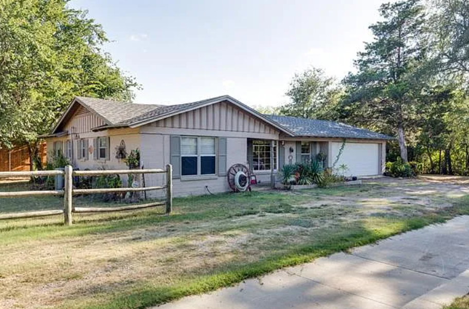 6817 Simmons Rd, North Richland Hills, TX