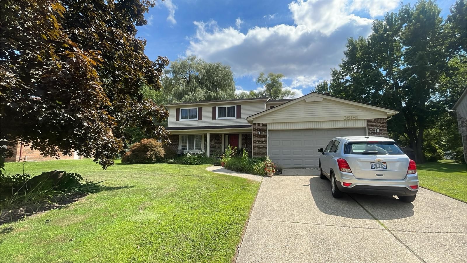 35181 Valley Forge Dr, Farmington Hills, MI