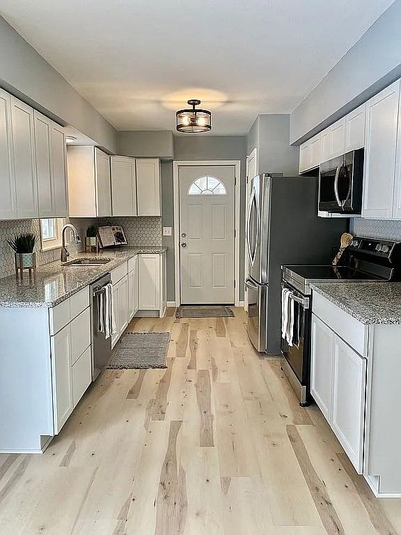 7042 Logan Ave N, Brooklyn Center, MN