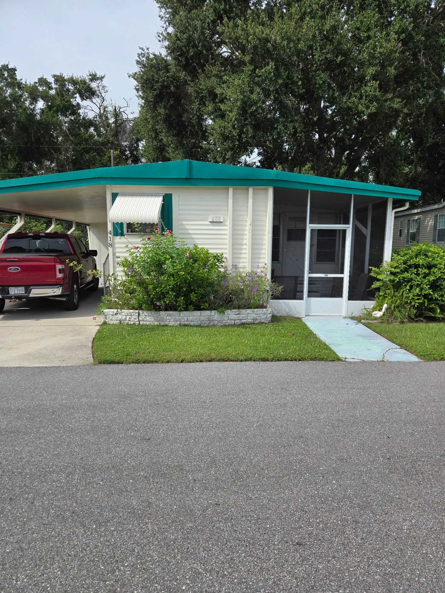 585 Sky Harbor Dr, Clearwater, FL
