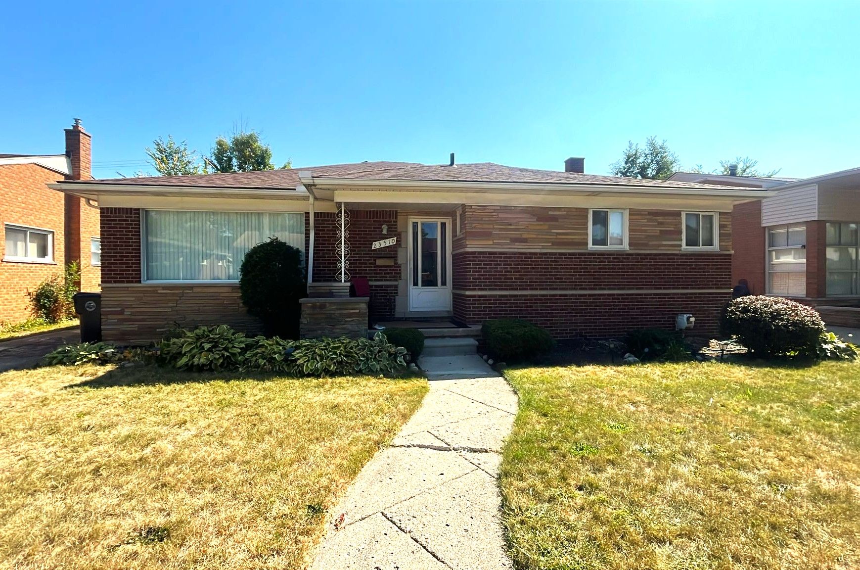 23510 Wildwood St, Oak Park, MI