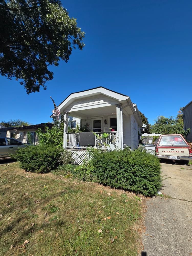 1129 E Harry Ave, Hazel Park, MI