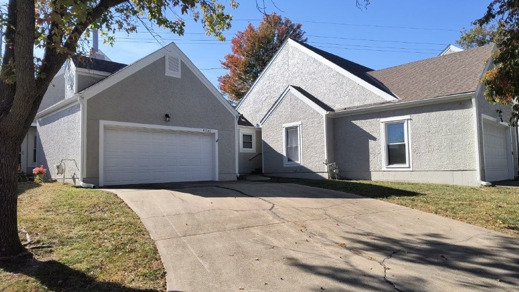 9702 N Locust Dr, Kansas City, MO