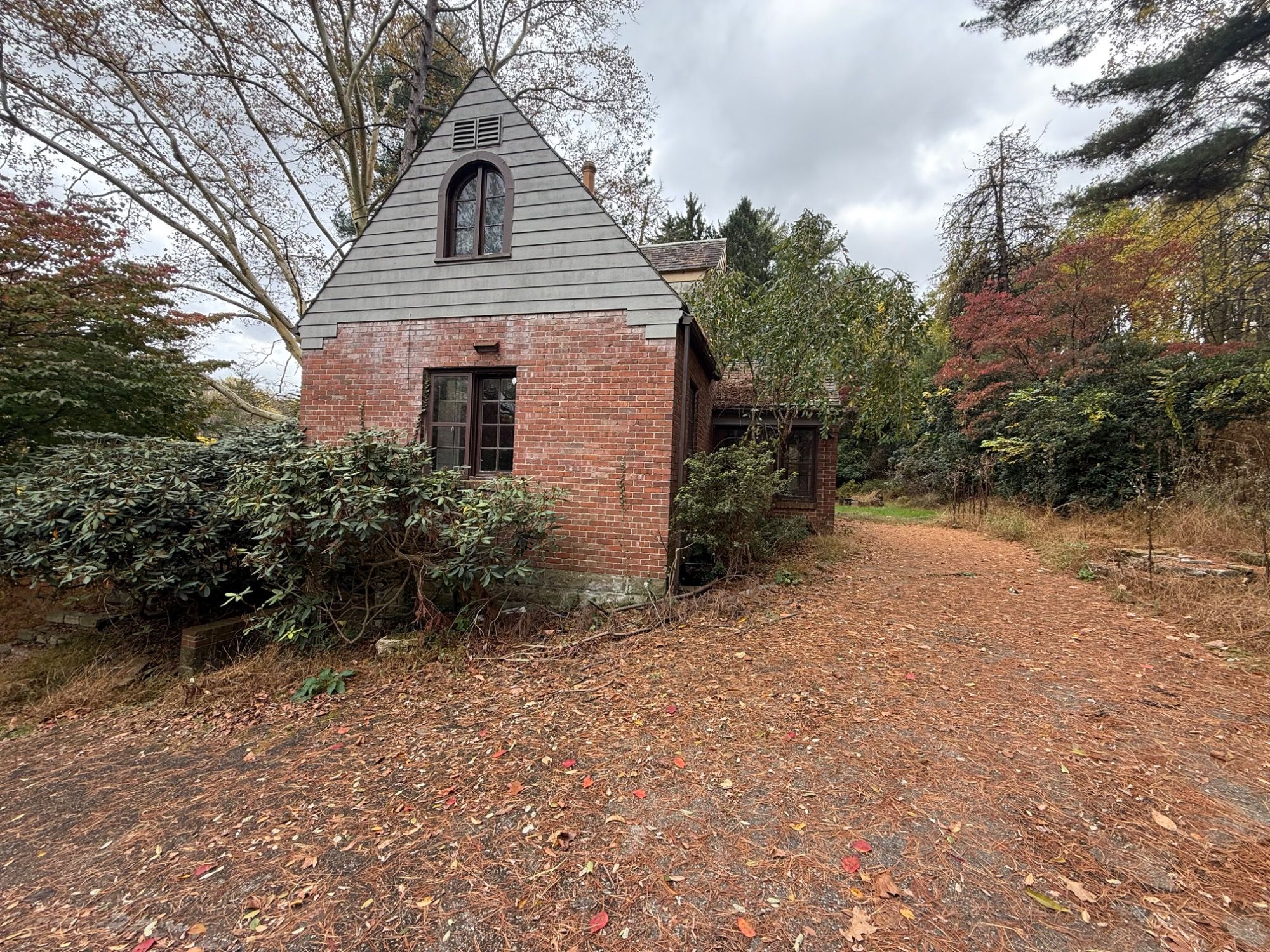 Abbe Pl, Delmont, PA