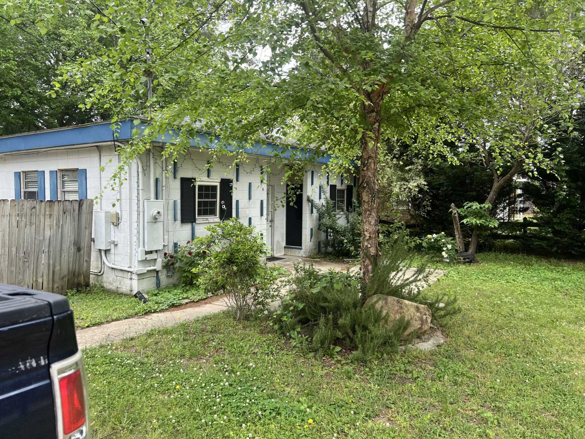 16 W Edgerton St, Smithfield, NC