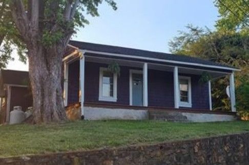 109 N Canton Rd, Canton, NC