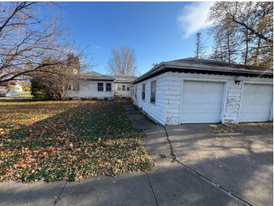 210 Shakopee Ave E, Shakopee, MN