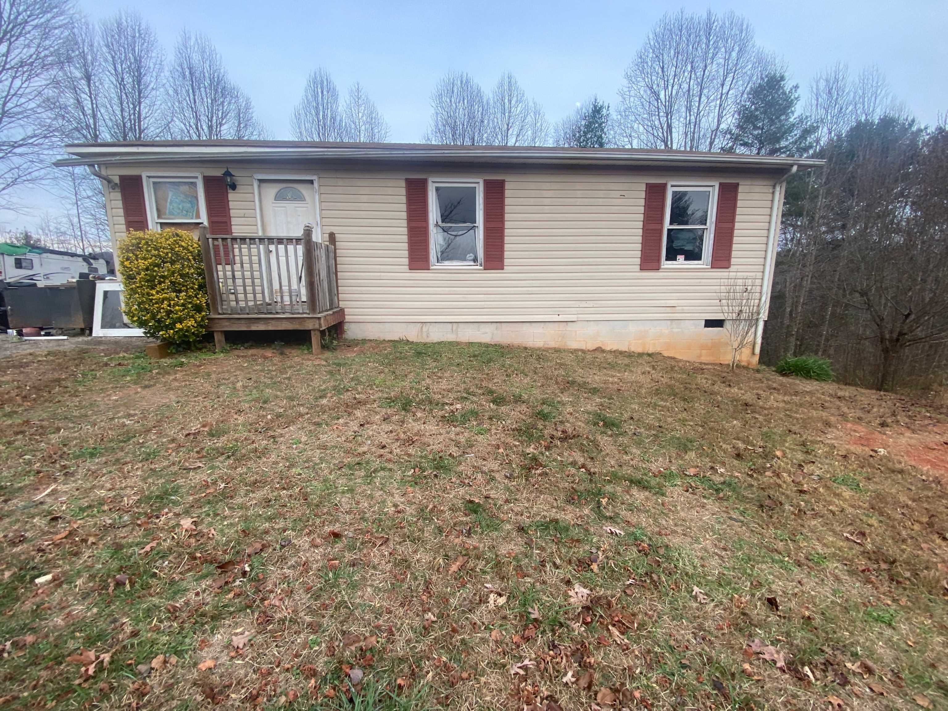 2200 Quail Ridge Ct, Lenoir, NC